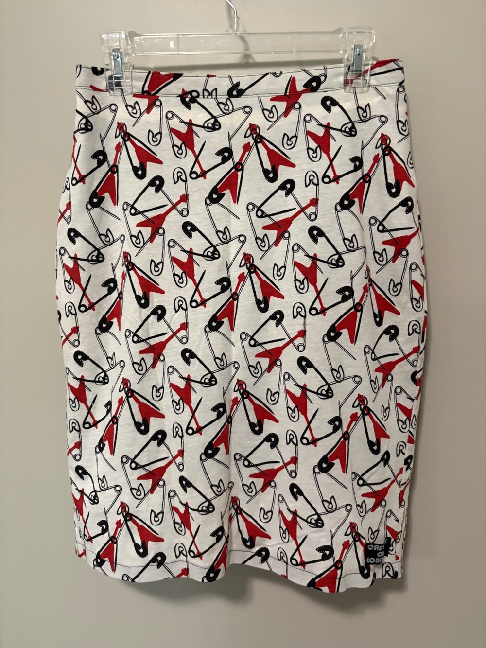 CHARLES OF LONDON rockabilly safety pins & guitars pencil skirt 8 (USA), 12 (UK)